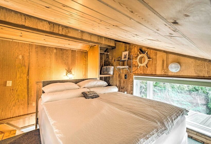 Serene Seldovia Cabin W/ Deck, Grill & Views!