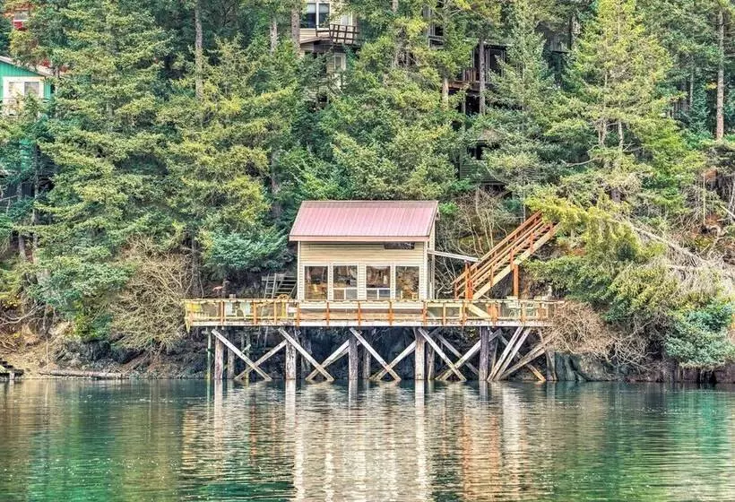 Serene Seldovia Cabin W/ Deck, Grill & Views!
