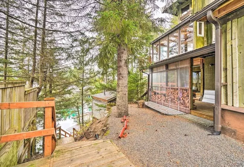 Serene Seldovia Cabin W/ Deck, Grill & Views!