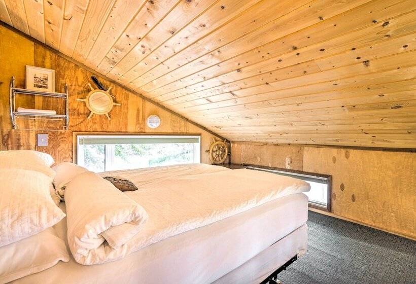 Serene Seldovia Cabin W/ Deck, Grill & Views!