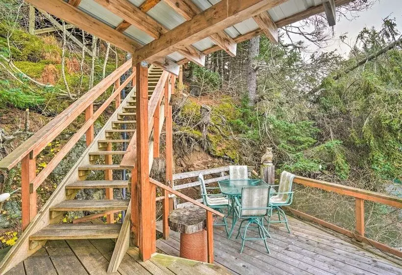Serene Seldovia Cabin W/ Deck, Grill & Views!