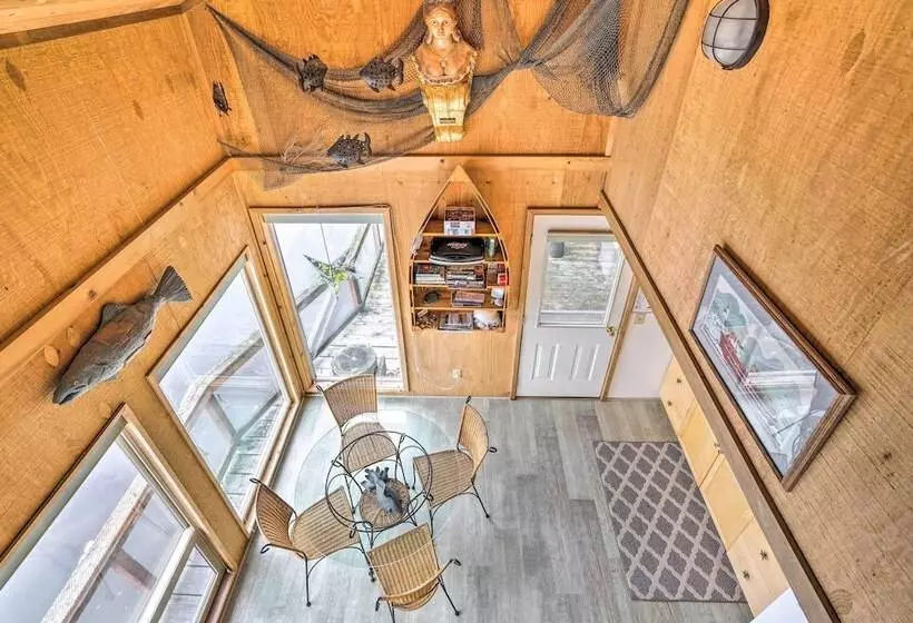 Serene Seldovia Cabin W/ Deck, Grill & Views!