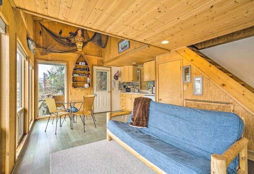 Serene Seldovia Cabin W/ Deck, Grill & Views!