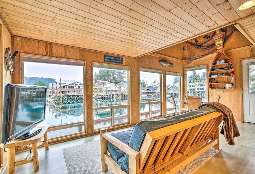 Serene Seldovia Cabin W/ Deck, Grill & Views!