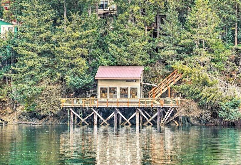 Serene Seldovia Cabin W/ Deck, Grill & Views!