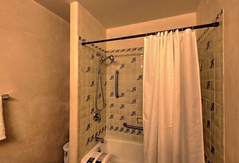 Southwest Home W/ 360 Degree Mtn View, Ski Nearby!