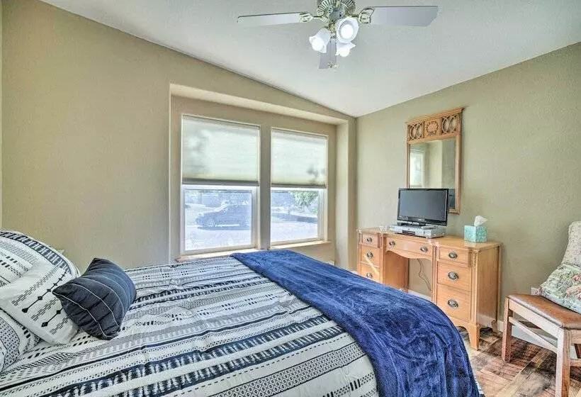 Spacious Glendo House   1 Mi To State Park!