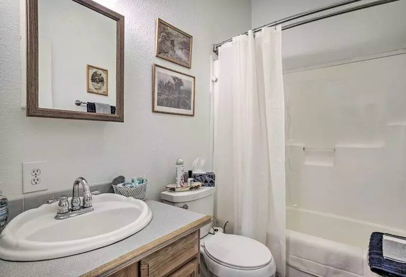 Spacious Glendo House   1 Mi To State Park!