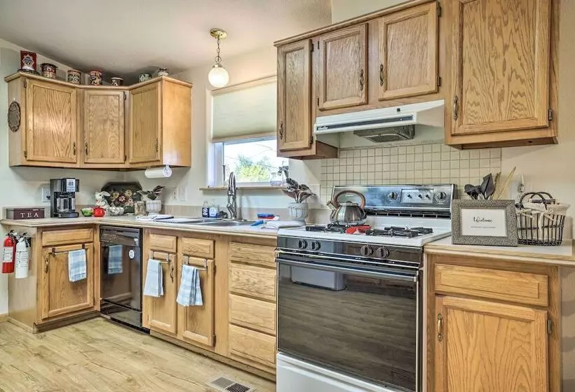 Spacious Glendo House   1 Mi To State Park!