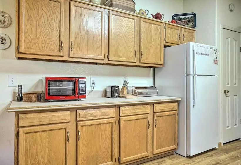 Spacious Glendo House   1 Mi To State Park!