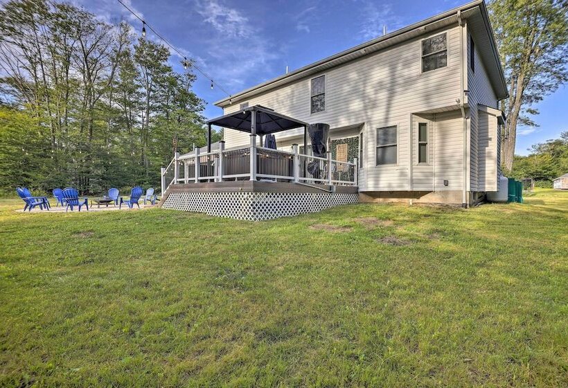 Hot Tub & Fire Pit: Family Home In Tobyhanna