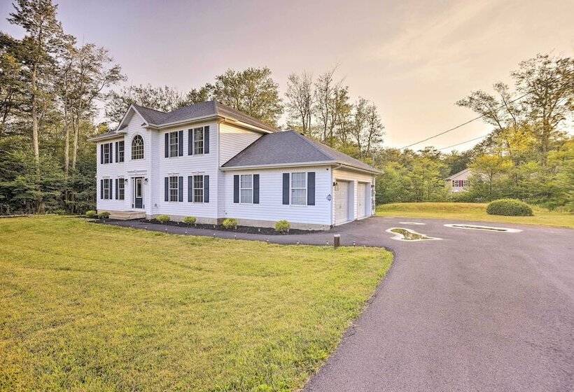 Hot Tub & Fire Pit: Family Home In Tobyhanna