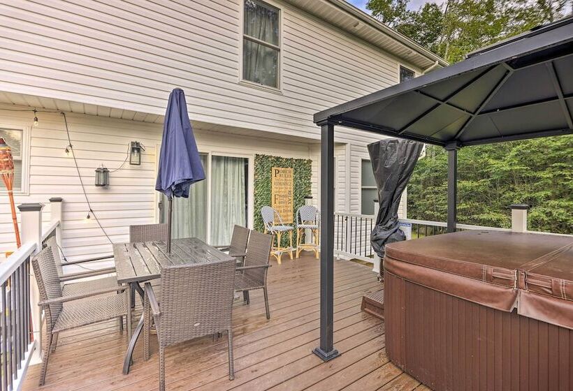 Hot Tub & Fire Pit: Family Home In Tobyhanna