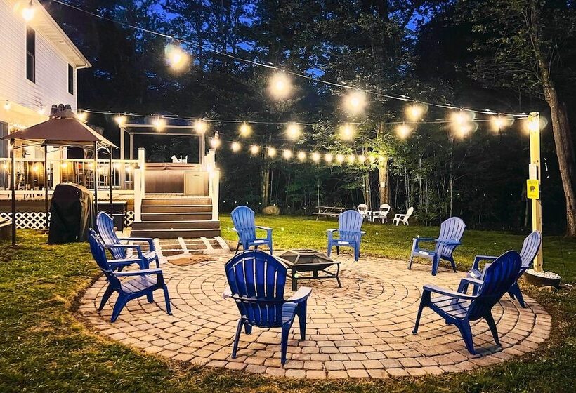 Hot Tub & Fire Pit: Family Home In Tobyhanna