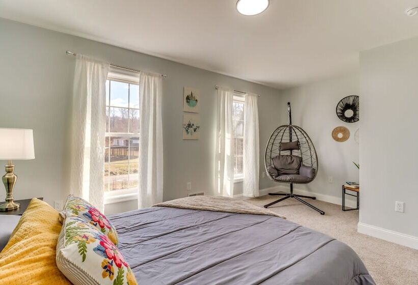 Hot Tub & Fire Pit: Family Home In Tobyhanna