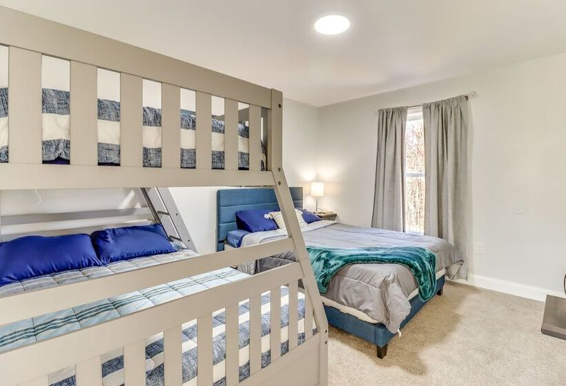 Hot Tub & Fire Pit: Family Home In Tobyhanna