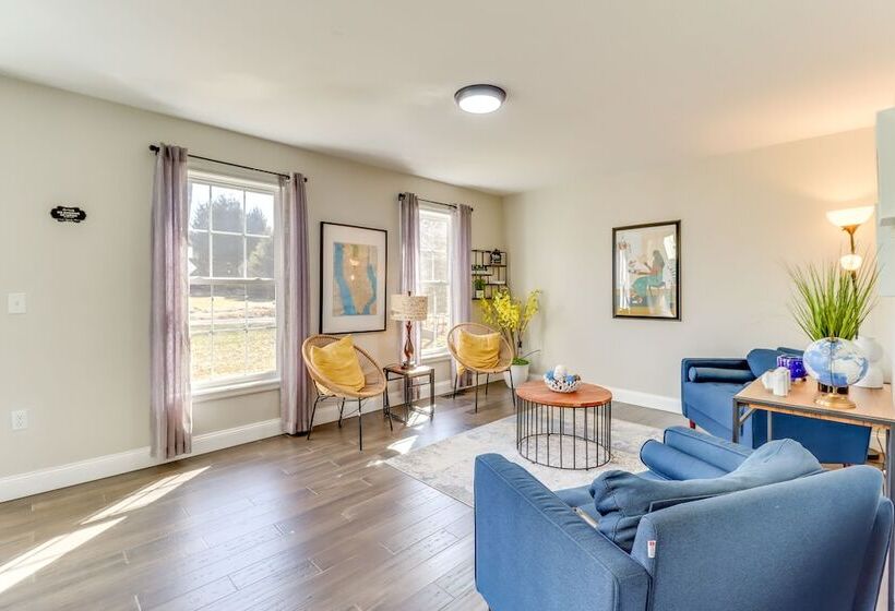 Hot Tub & Fire Pit: Family Home In Tobyhanna