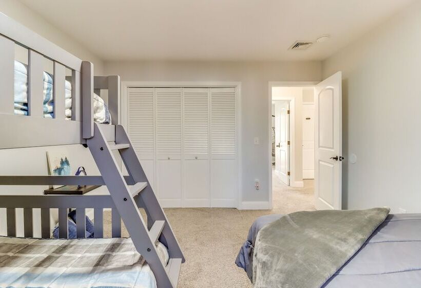 Hot Tub & Fire Pit: Family Home In Tobyhanna