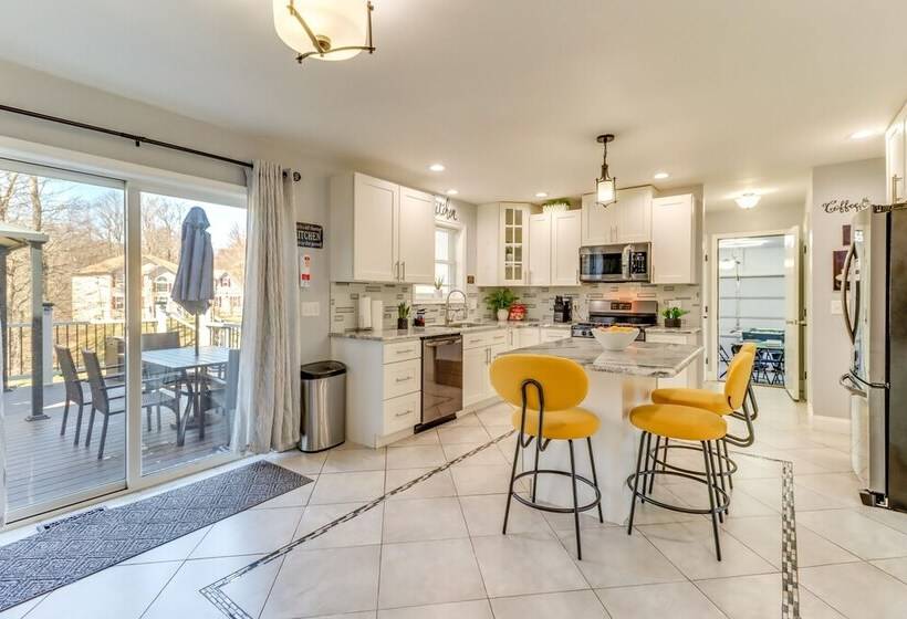 Hot Tub & Fire Pit: Family Home In Tobyhanna