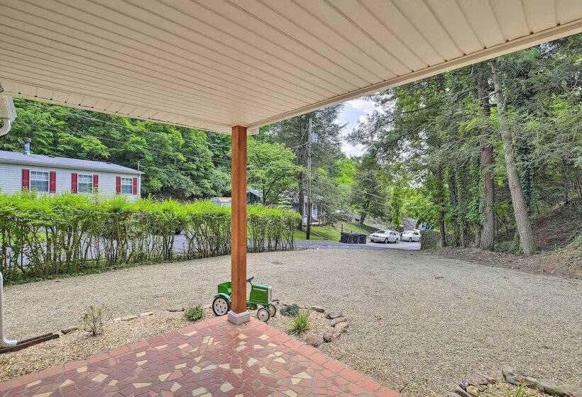 Updated Bristol Retreat ~ 2 Miles To Downtown!