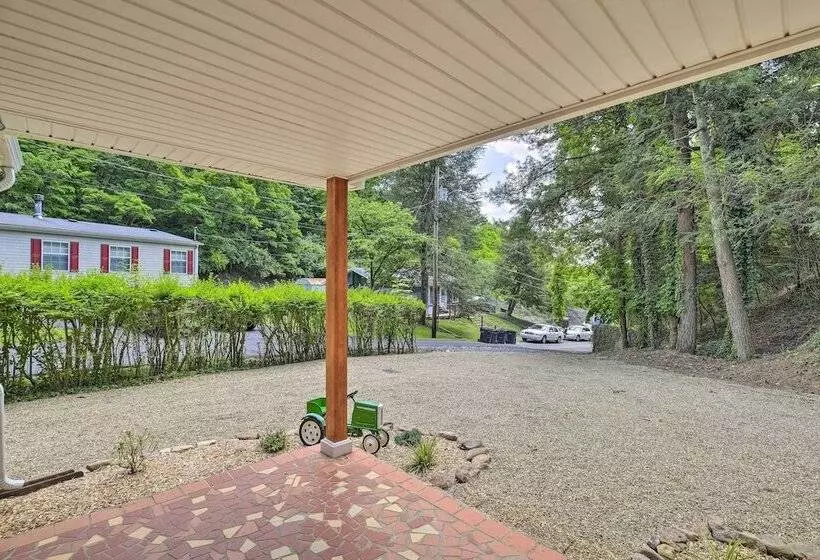 Updated Bristol Retreat ~ 2 Miles To Downtown!