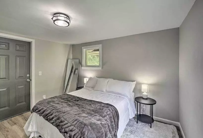 Updated Bristol Retreat ~ 2 Miles To Downtown!