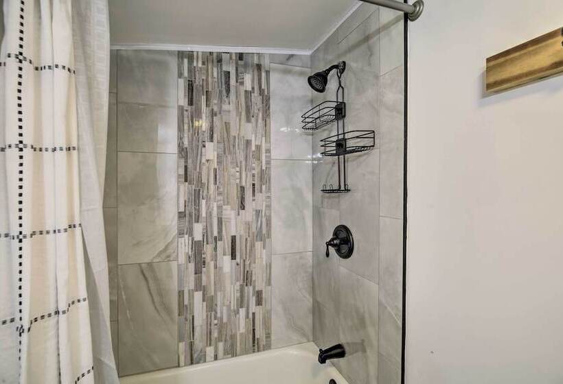 Updated Bristol Retreat ~ 2 Miles To Downtown!