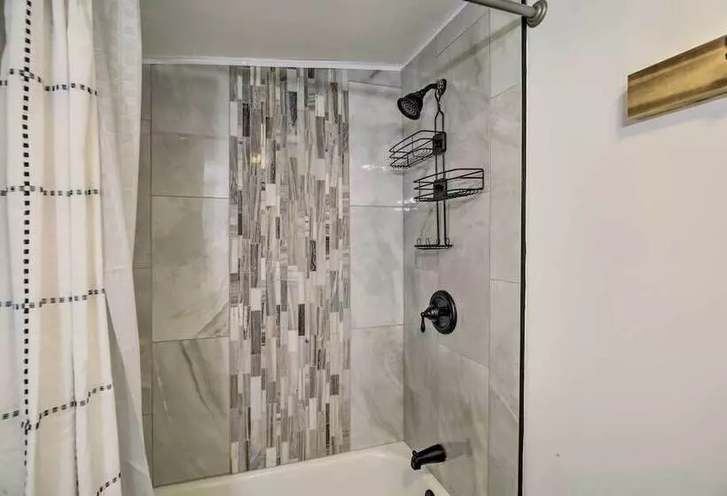 Updated Bristol Retreat ~ 2 Miles To Downtown!