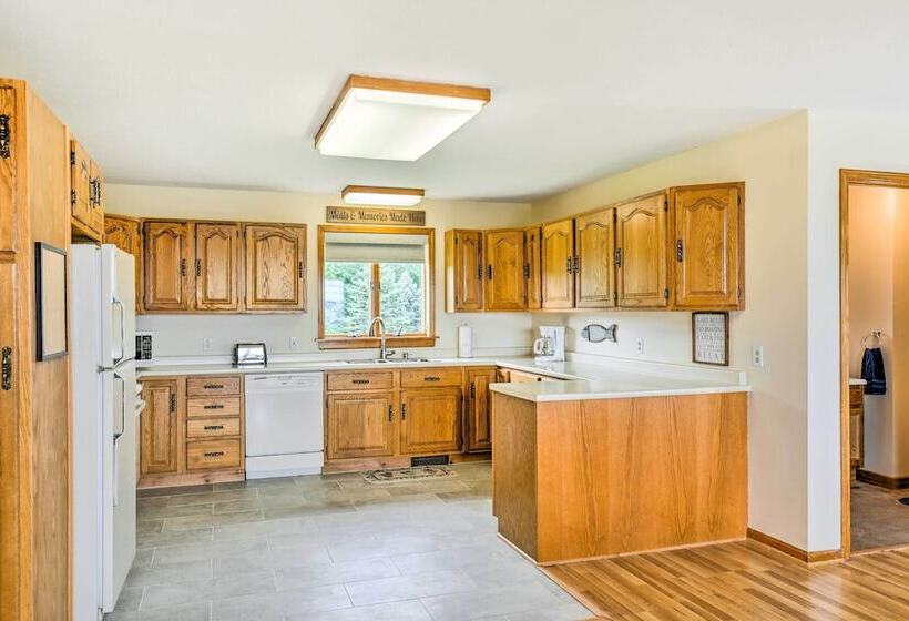 Ovid Home W/ Lake Views On Cayuga Wine Trail!