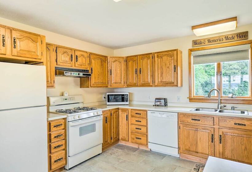 Ovid Home W/ Lake Views On Cayuga Wine Trail!