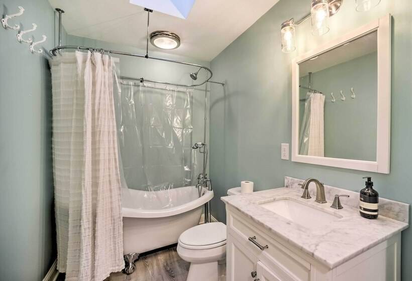 Updated Home W/ Pool + Deck ~ 2 Mi To Dtwn!