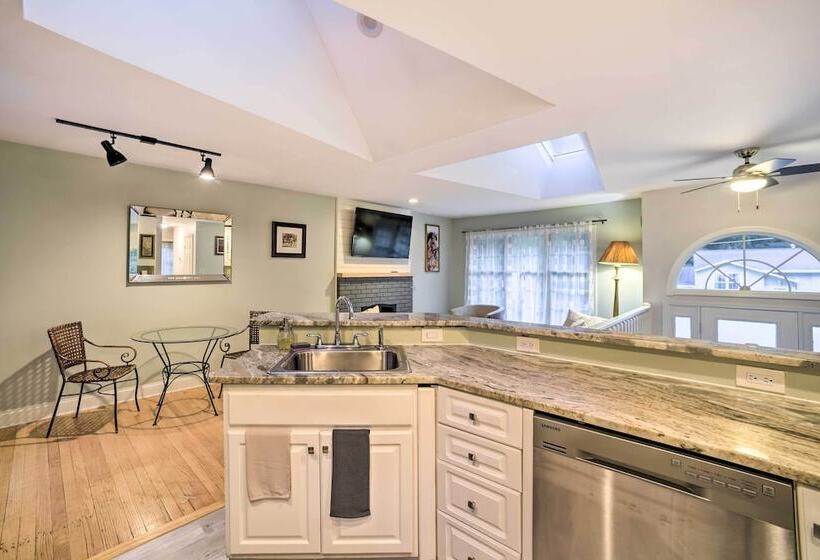 Updated Home W/ Pool + Deck ~ 2 Mi To Dtwn!