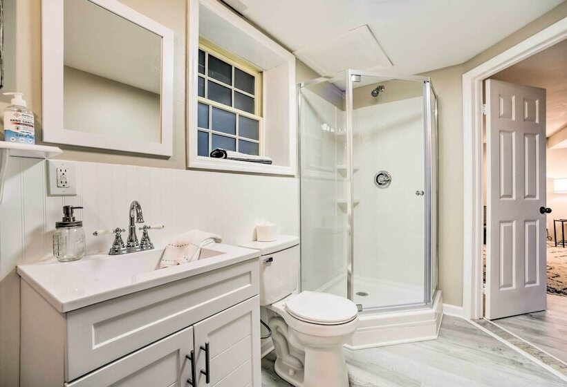 Updated Home W/ Pool + Deck ~ 2 Mi To Dtwn!