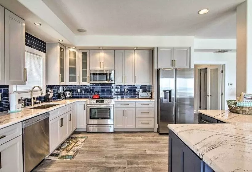 Waterfront Sanctuary W/ Panoramic Bay Views!