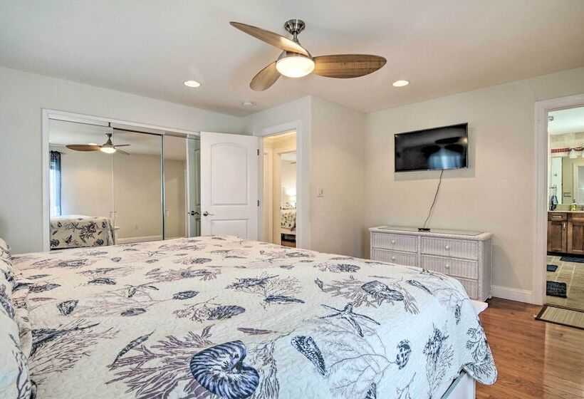 Waterfront Sanctuary W/ Panoramic Bay Views!