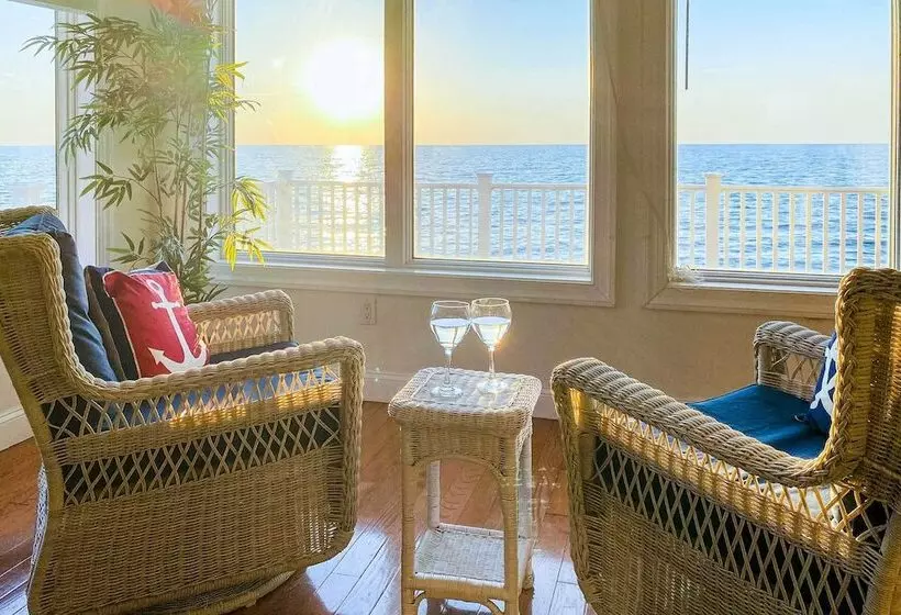 Waterfront Sanctuary W/ Panoramic Bay Views!