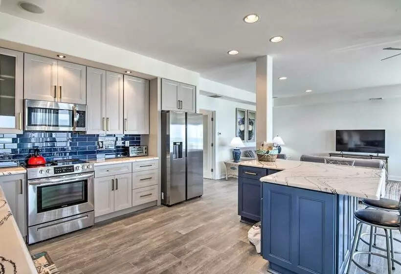 Waterfront Sanctuary W/ Panoramic Bay Views!