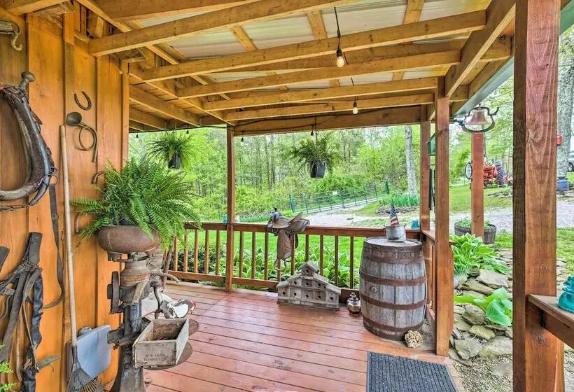 Wellington Cabin Escape W/ Wraparound Deck!