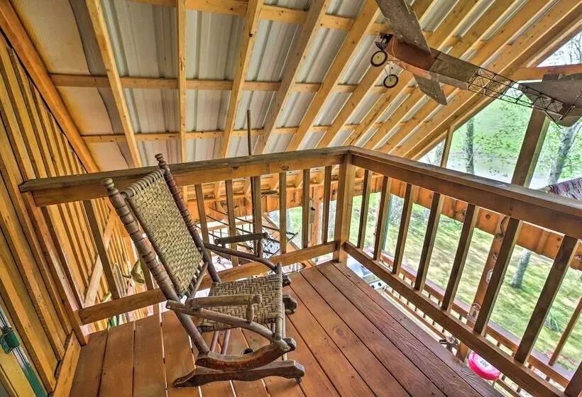 Wellington Cabin Escape W/ Wraparound Deck!