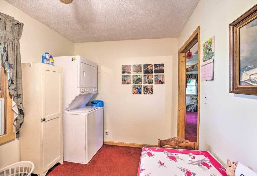 Wellington Cabin Escape W/ Wraparound Deck!