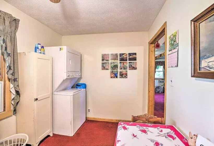 Wellington Cabin Escape W/ Wraparound Deck!