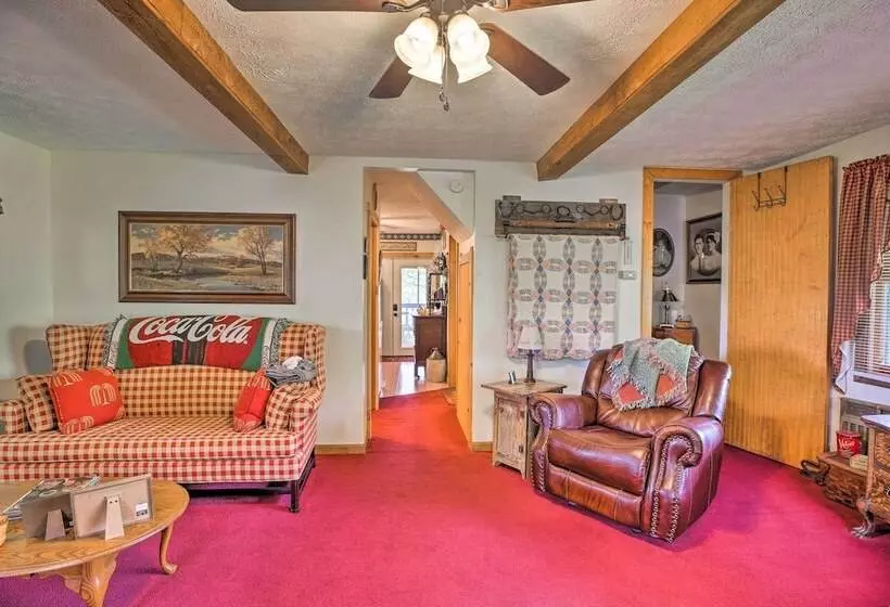 Wellington Cabin Escape W/ Wraparound Deck!