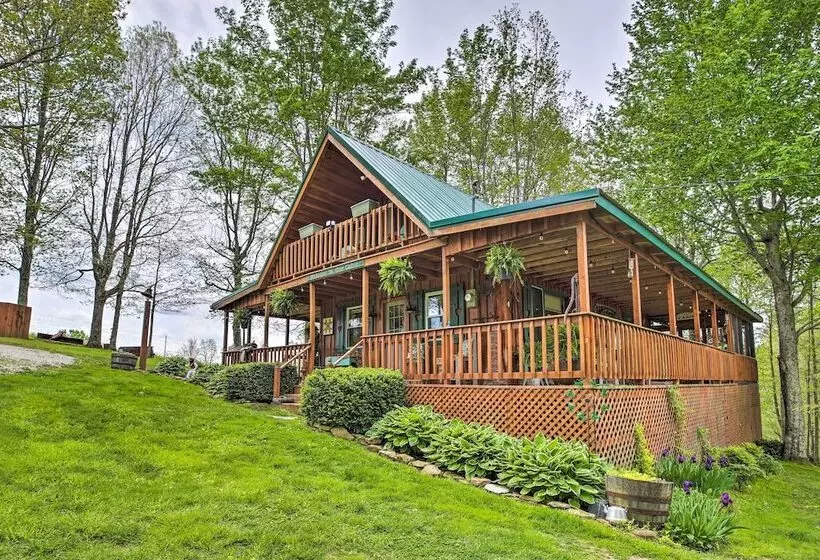 Wellington Cabin Escape W/ Wraparound Deck!