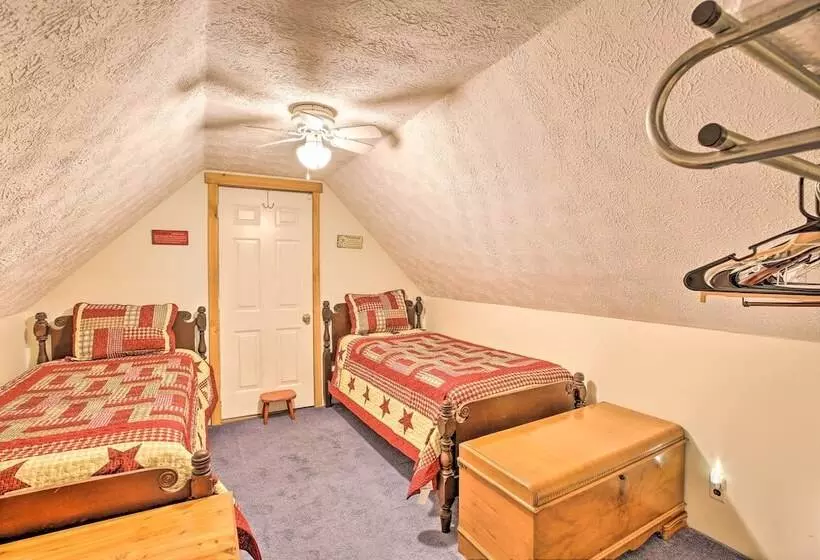 Wellington Cabin Escape W/ Wraparound Deck!