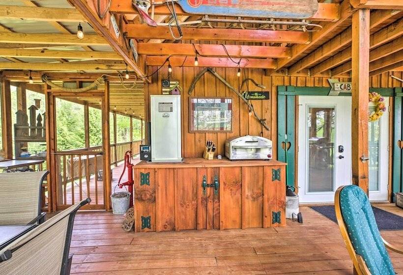Wellington Cabin Escape W/ Wraparound Deck!