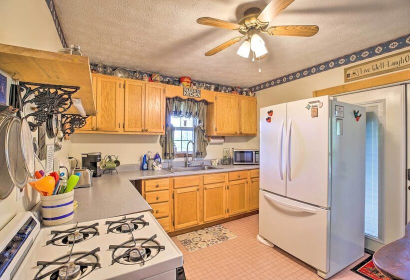 Wellington Cabin Escape W/ Wraparound Deck!