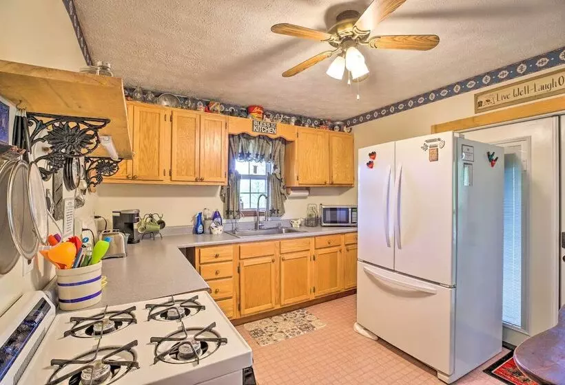 Wellington Cabin Escape W/ Wraparound Deck!