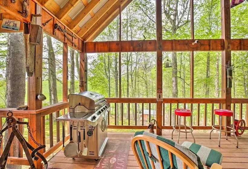 Wellington Cabin Escape W/ Wraparound Deck!