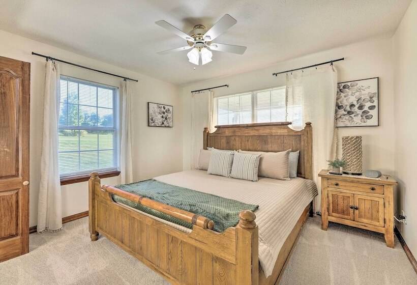 Williamstown Gem W/ Private Pool & Hot Tub!