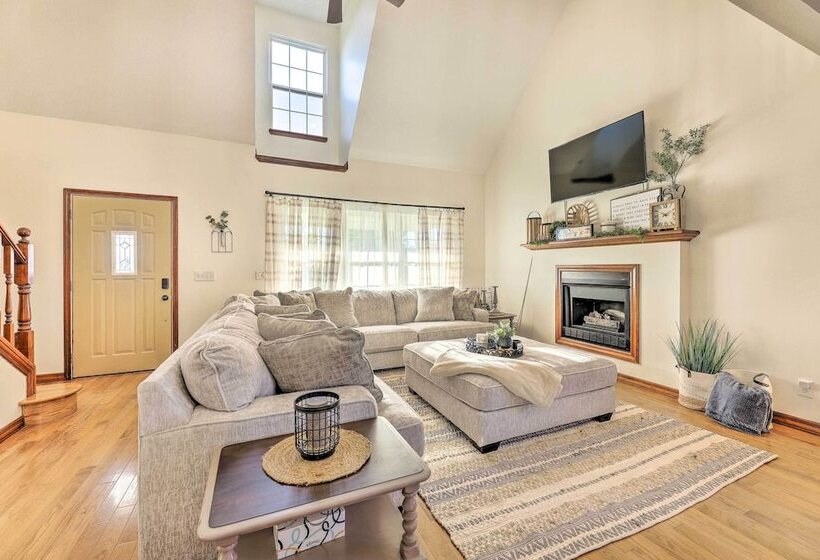 Williamstown Gem W/ Private Pool & Hot Tub!